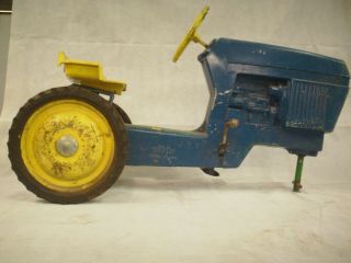 Collectors Vintage John Deere Modle 520 Tractor Pedal Cars
