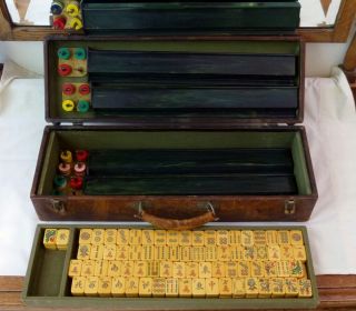 Vintage 30s/40s Rottgames Bakelite Mah Jongg Set 145,  Tiles,  5 Green Swirl Trays