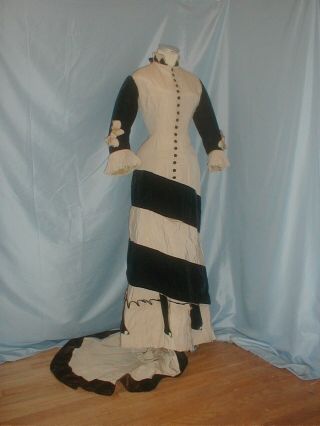 Antique Dress 1880 Evening Gown Ivory Printed Silk Black Velvet Bustle Dress 4
