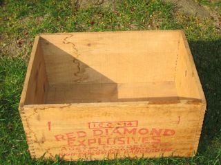 Antique Red Diamond Explosive Dynamite Austin Powder Cleve Oh Wood Dove Tail Box