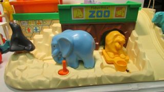 Vintage 1984 Fisher Price Little People Play Family Zoo,  916 - Complete W/ Box 8