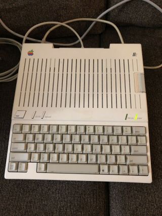 Vintage Apple iic Computer With Monitor 5