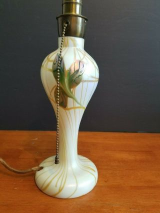 ANTIQUE SIGNED QUEZAL GLASS VINE FLOWERS OR LEAVES LAMP 12 1/8 