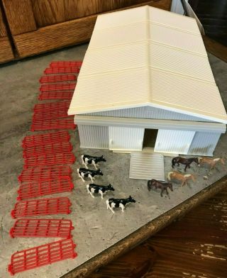Ertl Machine Shed Barn Shop Country Farm Fence Cows Horses 1/64 Playset