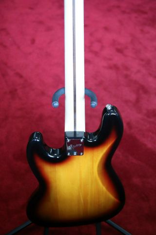 Fender Squier Vintage Modified Fretless Jazz Bass 4 - String Sunburst Single Coil 8