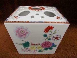 41 / Hand Decorated Mid 20th Century Japanese Kutani Porcelain Flower Vase