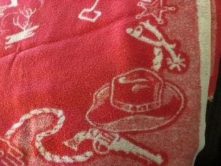 Vtg 1950 ' s Red Ivory Bed Blanket Ranch Western Cowboy Covered Wagon Rifle Brand 5
