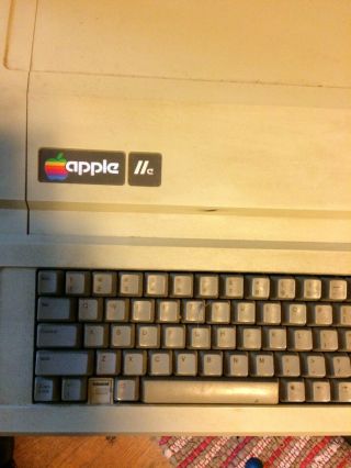 Vintage APPLE IIe Personal Computer,  Model AA110408,  A2M2010 W Many Discs 4