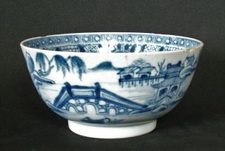 18x PIECE 18th C CHINESE EXPORT BLUE AND WHITE TEA BOWL CUP SAUCER VASE DISH A/F 10