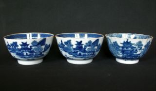 18x PIECE 18th C CHINESE EXPORT BLUE AND WHITE TEA BOWL CUP SAUCER VASE DISH A/F 2