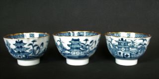 18x PIECE 18th C CHINESE EXPORT BLUE AND WHITE TEA BOWL CUP SAUCER VASE DISH A/F 7