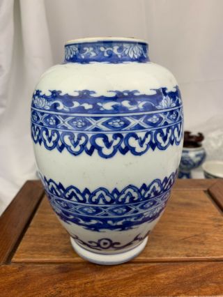 antique chinese blue and white jar 18thC kangxi period 2