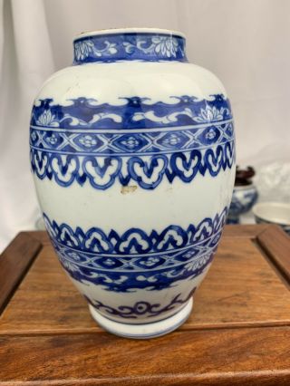 antique chinese blue and white jar 18thC kangxi period 3