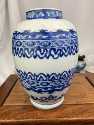 antique chinese blue and white jar 18thC kangxi period 4