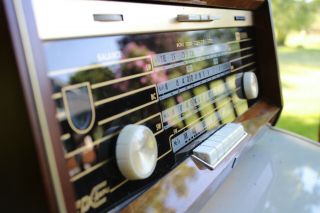 Vintage Philips Stereo Tube Wood,  FM/AM Radio - Model B5X33A/54 - 4
