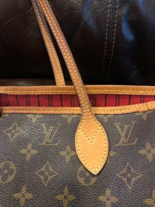 100 A Louis Vuitton Neverfull MM Monogram Handbag Tote With Red Interior 2