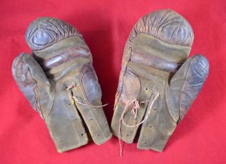 GERMAN WWII GERMAN YOUNG ORGANIZATION LEATHER BOXING GLOVES RARE WAR RELIC 2