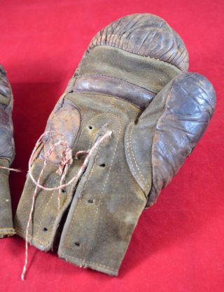 GERMAN WWII GERMAN YOUNG ORGANIZATION LEATHER BOXING GLOVES RARE WAR RELIC 3