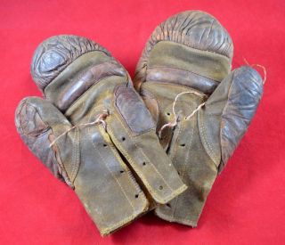 GERMAN WWII GERMAN YOUNG ORGANIZATION LEATHER BOXING GLOVES RARE WAR RELIC 8