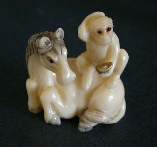 Vintage Japanese Ivory Colored Bone Netsuke - Monkey Rides Horse Offer Gold Nugg