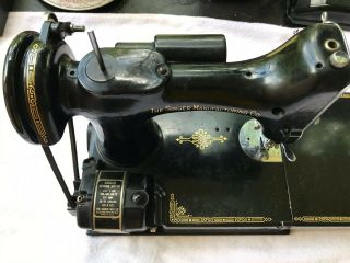 Vintage 1947s SINGER FEATHERWEIGHT Model 221=1 Portable SEWING MACHINE - - 4