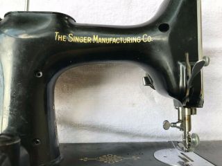 Vintage 1947s SINGER FEATHERWEIGHT Model 221=1 Portable SEWING MACHINE - - 9