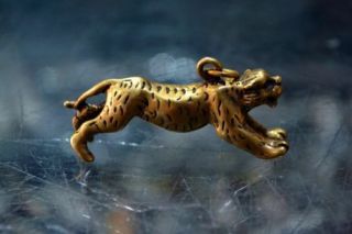 Collectible Chinese Old Antique Brass Handwork Hunting Leopard Rare Pendant