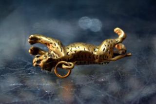 Collectible Chinese Old Antique Brass Handwork Hunting Leopard Rare Pendant 5