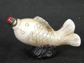 Chinese Fish Shape Carved Peking Glass Snuff Bottle