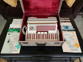 Vintage Scandalli Accordion No.  605 / 182 Made In Italy W/case,  12 Books