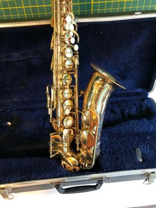 Conn Vito alto saxophone And Case,  Vintage 1980s. 2