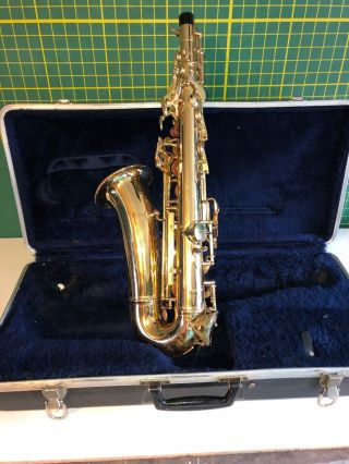 Conn Vito alto saxophone And Case,  Vintage 1980s. 5