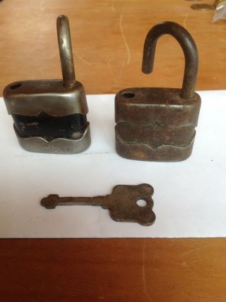 2 VINTAGE METAL LOCK G&J Products USA PADLOCK WITH KEY Collectible Hardware 4