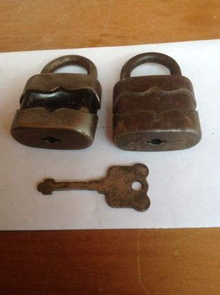 2 VINTAGE METAL LOCK G&J Products USA PADLOCK WITH KEY Collectible Hardware 5