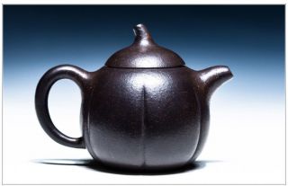 Chinese Yixing Zisha Teapot Handmade Purple Clay Heijinsha 225cl