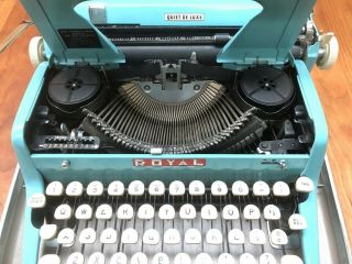 Vintage Royal Quiet De Luxe Blue Turquoise Portable Typewriter 2