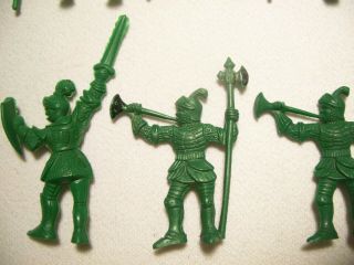 28 LIDO MARX MEDIEVAL GREEN KNIGHTS CRUSADERS HORSES 54MM 1/32 PLASTIC PLAYSET 2