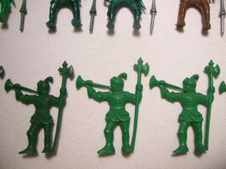 28 LIDO MARX MEDIEVAL GREEN KNIGHTS CRUSADERS HORSES 54MM 1/32 PLASTIC PLAYSET 3