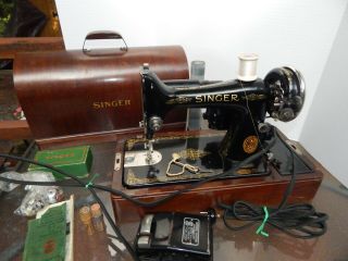 Vintage Singer Sewing Machine Model 99 - 13 In Wood Case