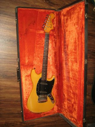 Vintage 1977 Fender Mustang Guitar With Classic Fender Hardshell Case