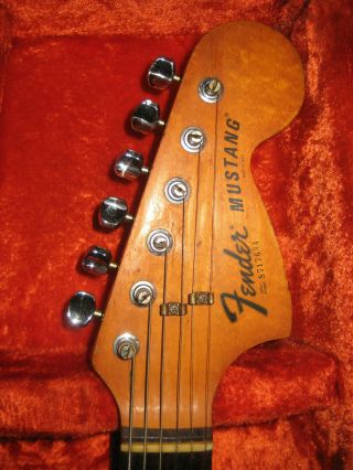 Vintage 1977 Fender Mustang Guitar with Classic Fender Hardshell Case 2
