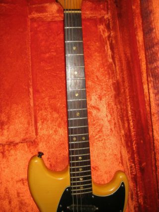 Vintage 1977 Fender Mustang Guitar with Classic Fender Hardshell Case 4
