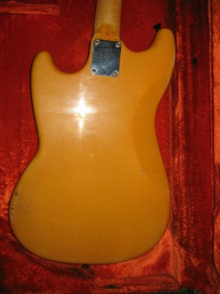 Vintage 1977 Fender Mustang Guitar with Classic Fender Hardshell Case 7