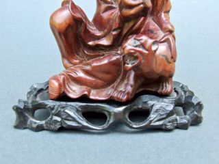 VINTAGE CHINESE WOODEN CARVING SAGE FIGURINE WITH CAT TIGER ON HARDWOOD STAND 4