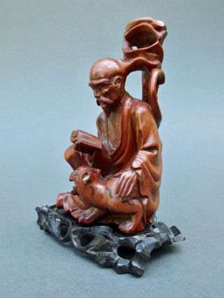 VINTAGE CHINESE WOODEN CARVING SAGE FIGURINE WITH CAT TIGER ON HARDWOOD STAND 5