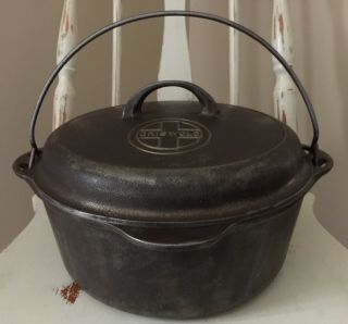 Vintage 1920s Griswold Tite - Top 8 Cast Iron 4 Quart Dutch Oven W Lid And Trivet