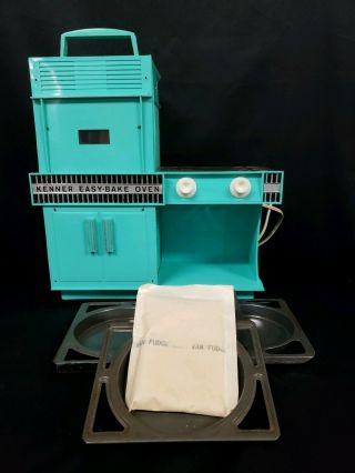 Vintage 1960s Kenner Easy Bake Oven - Turquoise
