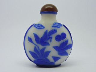 Antique Chinese Peking White Glass With Blue Overlay Snuff Or Scent Bottle