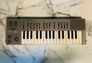 Vtg Yamaha Cs - 01 Vintage Analog Synthesizer Music Keyboard