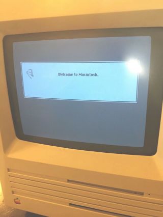 Vintage 1986 Apple Mac Macintosh SE Computer 2